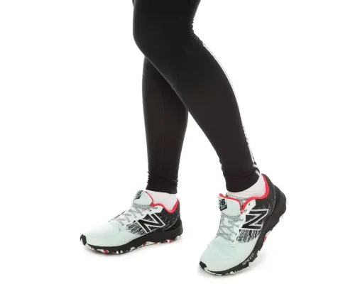 Жіночі кросівки New Balance 690 v2 Trail WT690LD2